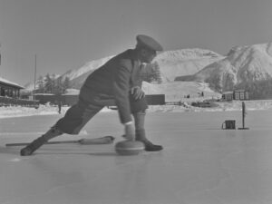 Curling in Graubünden, um 1940.
