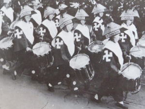 Drummers from the Alti Stainlemer clique in 1933 as “the Swiss swastika procession”.
