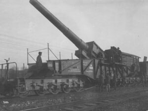 Symbol des industrialisierten Krieges: Ein deutsches Eisenbahngeschütz im Ersten Weltkrieg.