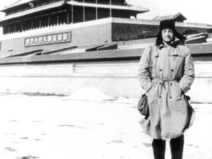 Fernand Gigon sur la place Tien An Men à Pékin, 1956.