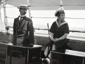Pierre Gilliard und Zarewitsch Alexei an Bord der kaiserlichen Jacht Standart.