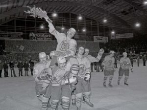 The Tigers with the object of their dreams: Swiss champions 1976.