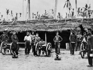 Soldaten der niederländischen Kolonialarmee während des Acehkrieges (1873-1912) im Nordosten Sumatras, an dem auch viele Schweizer beteiligt waren.