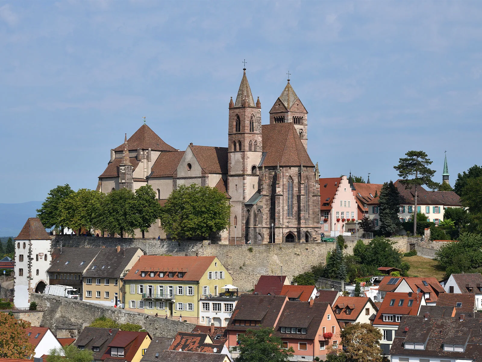 Markanter Bau als Wahrzeichen. Breisach am Rhein, Münsterberg.