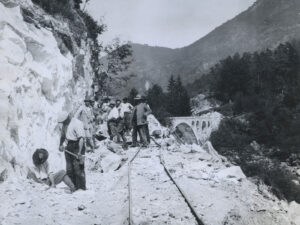 The construction of the Centovalli line, occasionally using very basic tools was extremely arduous for the workers.