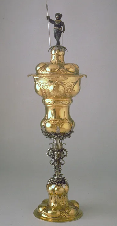 Deckelpokal, Silber, teilvergoldet, Höhe 44 cm, um 1653, Geschenk der Berner Obrigkeit an Hauptleute für ihre Verdienste im Bauernkrieg.