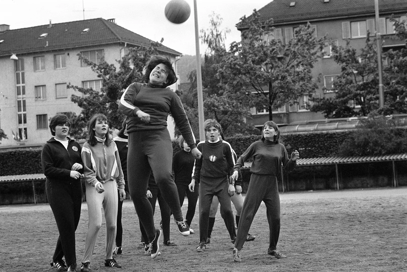 Fussballerinnen bei Training im Letzigrund.