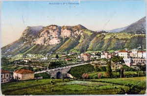 Mendrisio et le Monte Generoso sur une carte postale de 1916.