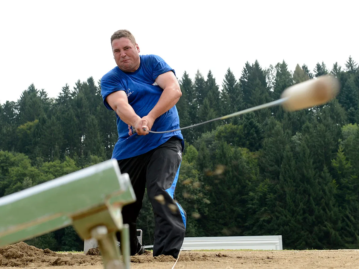 Hornussen mit Schlagkönig Marco Roos, 2012 in Mättenwil.