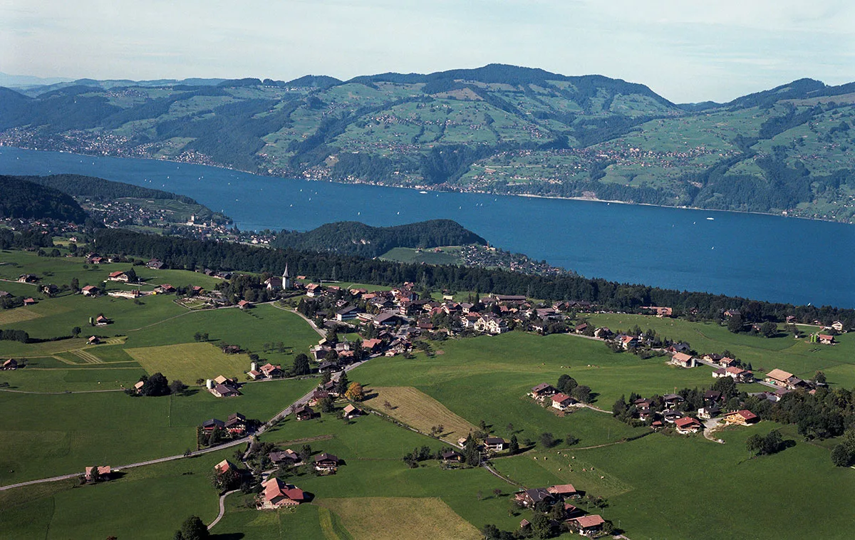 Aeschi bei Spiez, aufgenommen 1988.