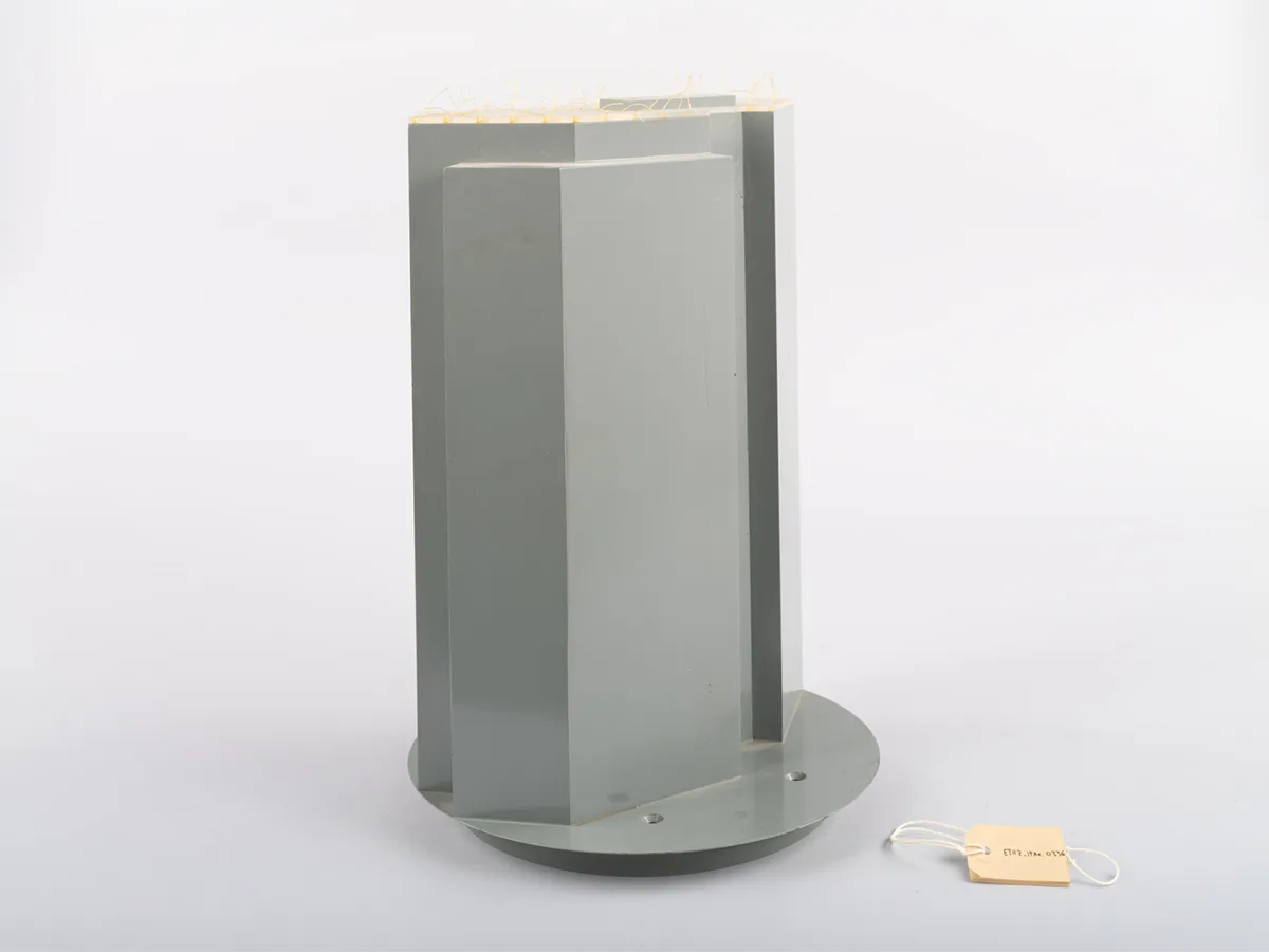 Windkanalmodell eines Hochhauses, um 1970. Sammlung wissenschaftlicher Instrumente und Lehrmittel.