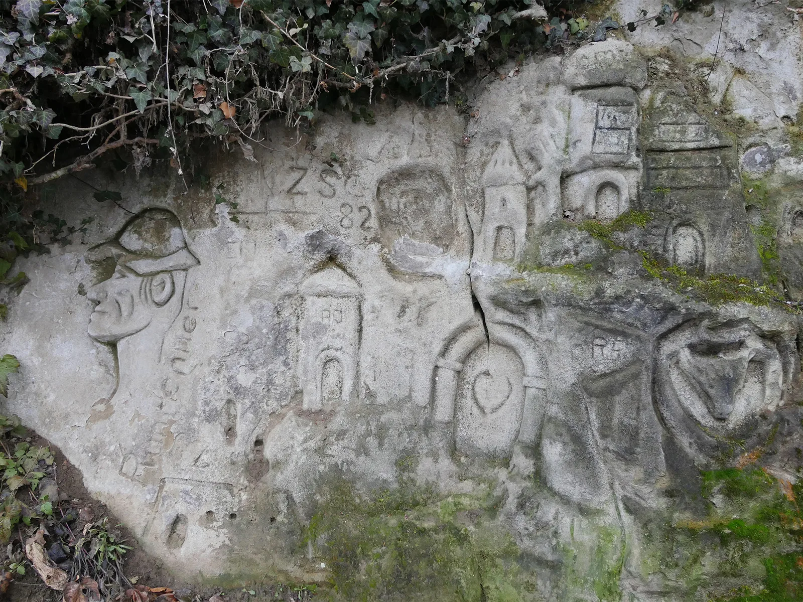 Ein Sandsteinrelief im Tösstal oberhalb von Rikon zeigt polnische Motive.