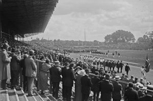 Die Eröffnungszeremonie der olympischen Spiele von 1924 im Stade de Colombes.