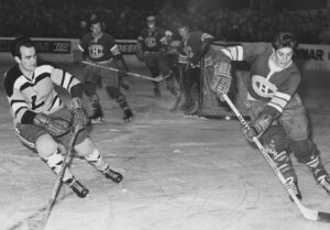 In the 1960s, the Langnau players, here Gerhard Wittwer (left), still played without a tiger on their chest. Mostly in any case...