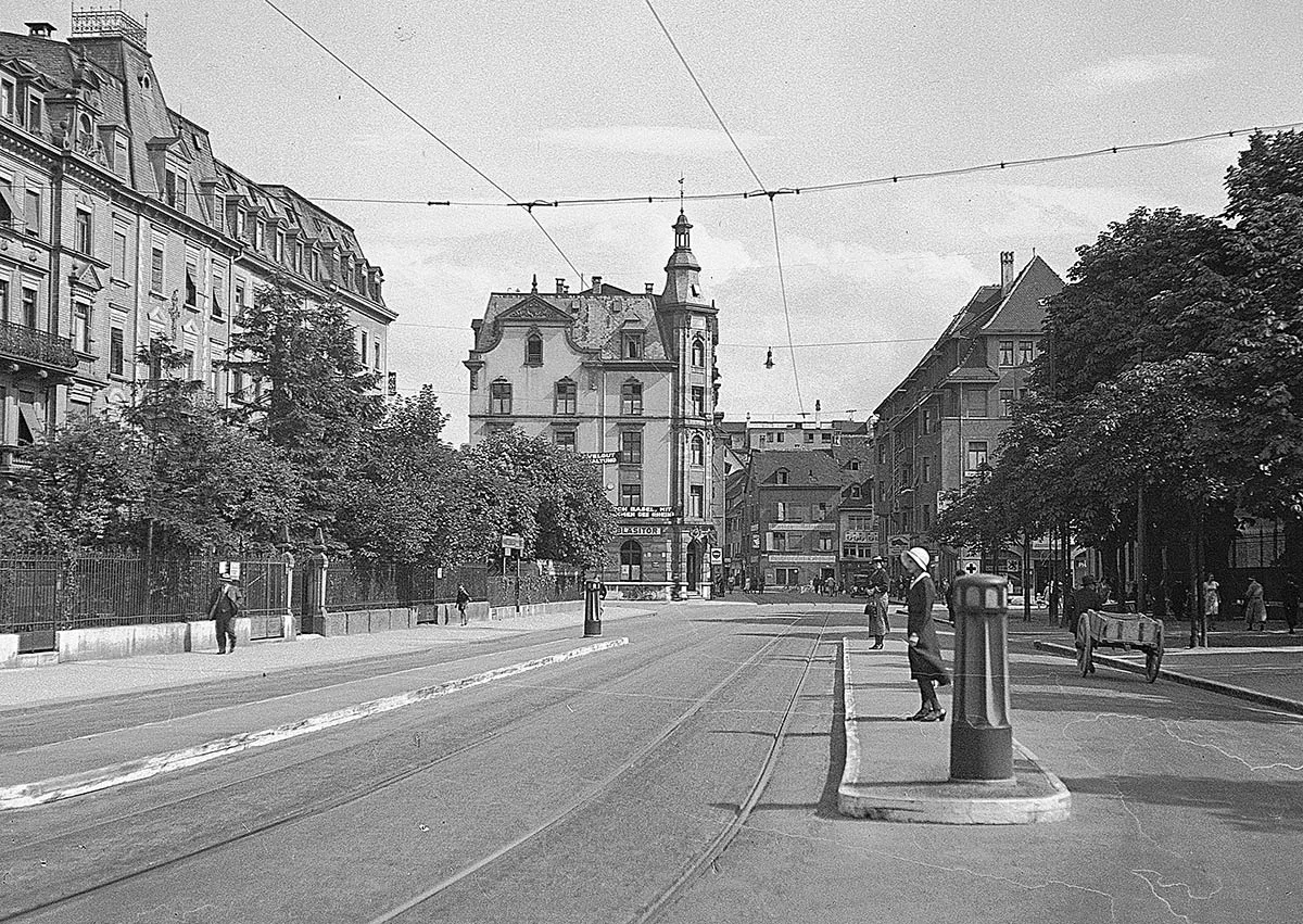 Le restaurant Bläsitor, photographié ici en 1928, était le principal lieu de rencontre du réseau d’aide à la fuite à Bâle.