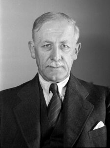 Heinrich Rothmund, chef de la Police fédérale des étrangers durant la Seconde Guerre mondiale. Portrait de 1954.