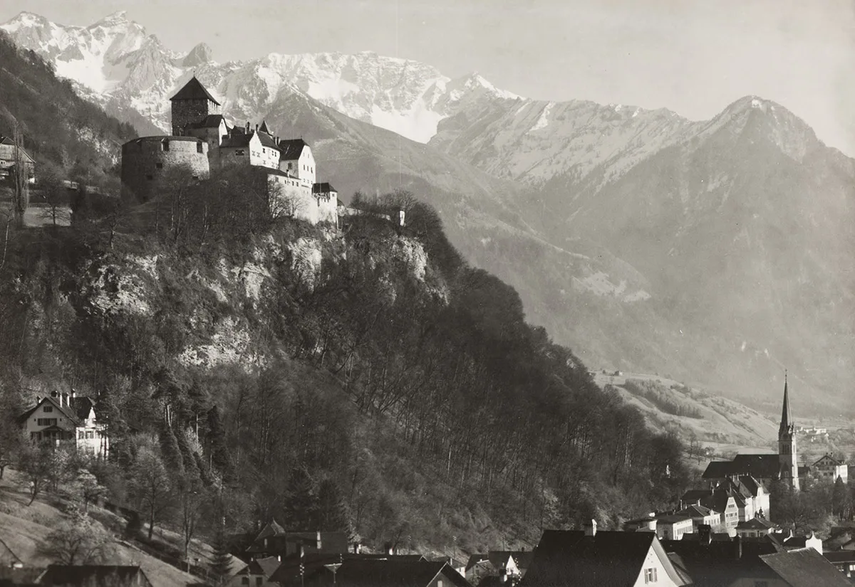 Das Schloss Vaduz auf einer Schweizer Postkarte aus den 1930er-Jahren.