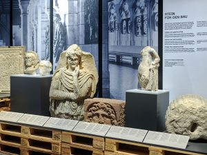 Des pierres de construction réutilisées, appelées «spolia», dans l’exposition «La deuxième vie des objets» au Musée national Zurich.