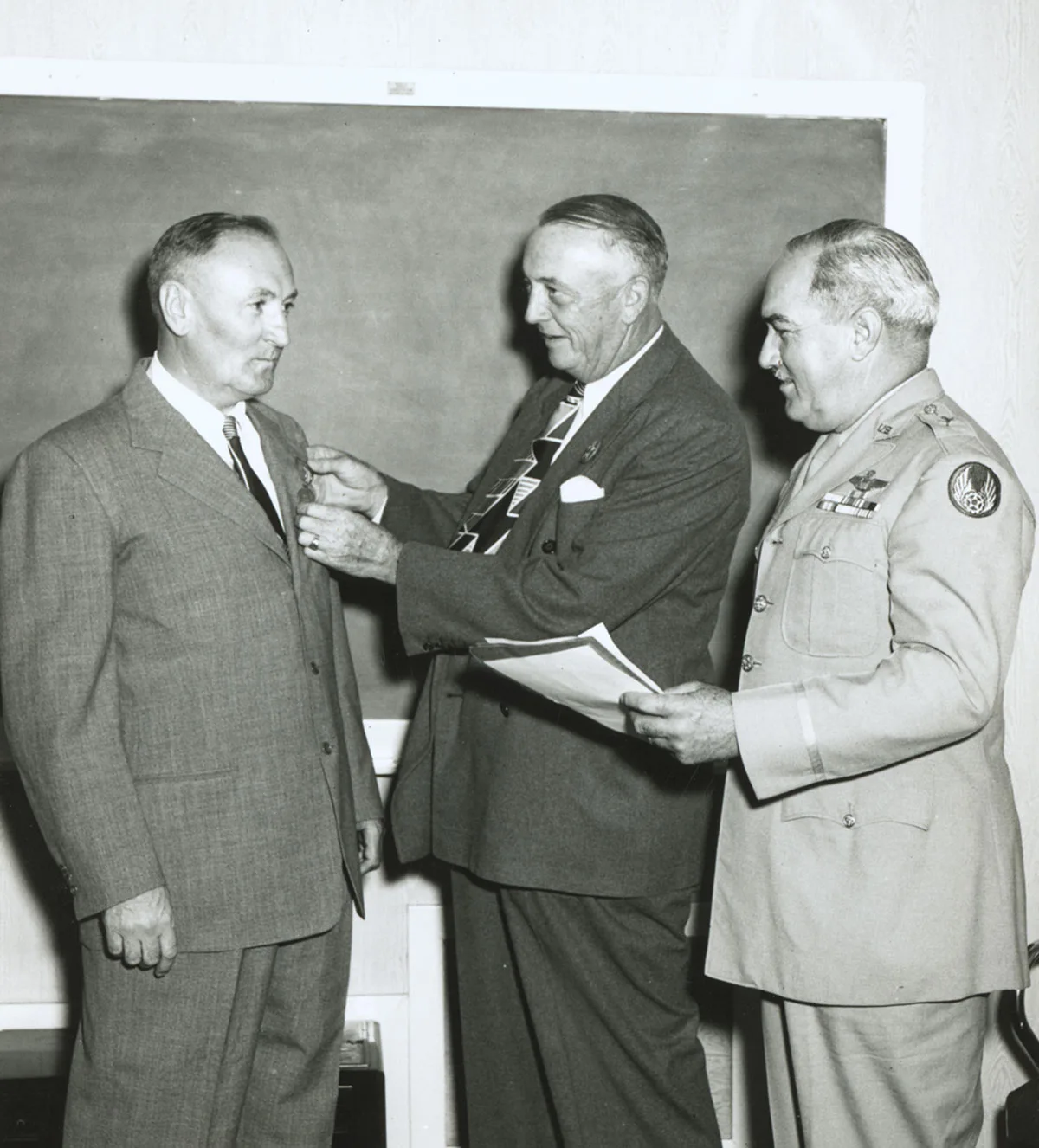 Fritz Zwicky wurde 1949 mit der «Medal of Freedom» geehrt. Es war zu dieser Zeit eine der beiden höchsten zivilen Auszeichnungen der USA.