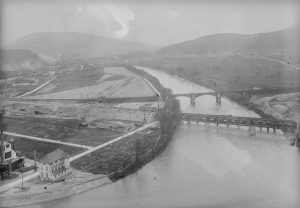 The excavated material was used to fill up the Aare. The picture was taken around 1915.