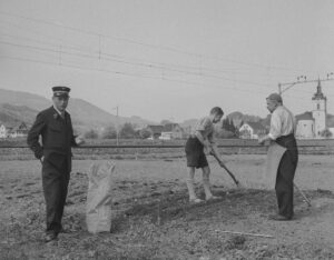 Railway staff working the land near Freienbach in the canton of Schwyz, May 1942.