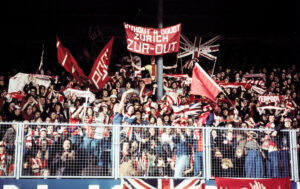 Supporters du Liverpool FC lors du match contre le FC Zurich le 6 avril 1977.