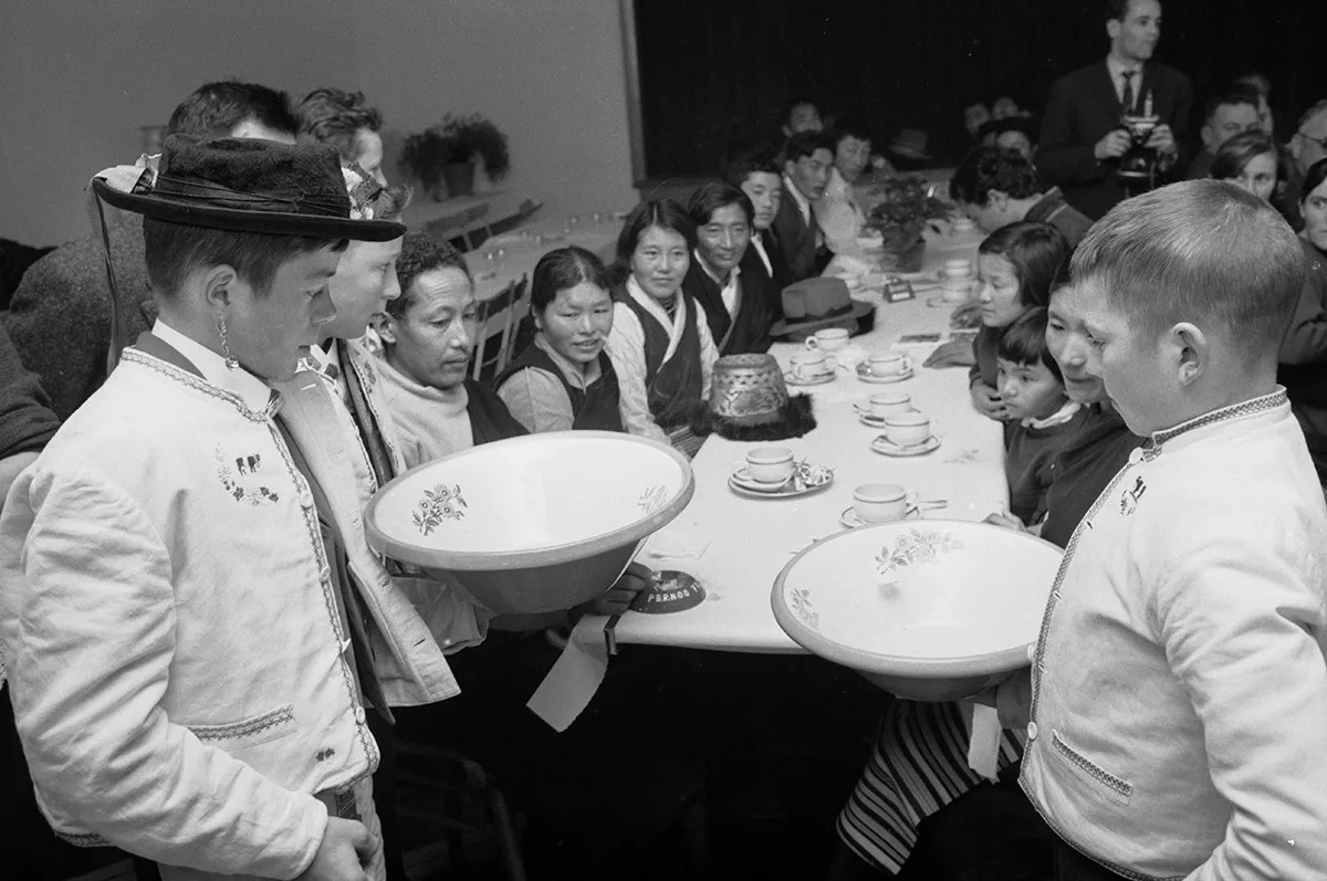 Ankunft von tibetanischen Flüchtenden 1962 in Waldstatt (AR).