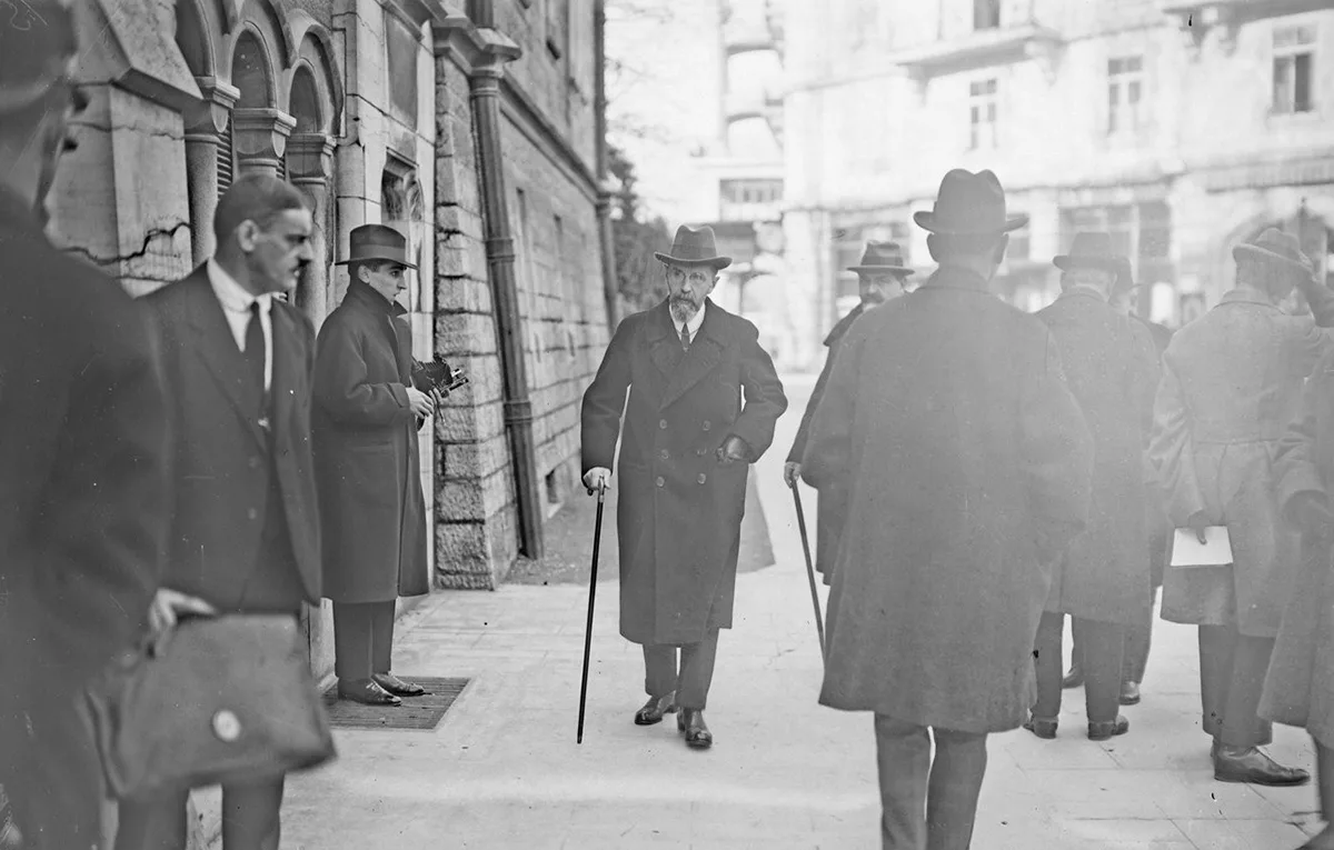Ankunft von Wacław Worowski zu einem Verhandlungstag in Lausanne.
