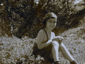 Une image des jours heureux : Anne Frank dans les années 1930 pendant ses vacances d'été à Sils.