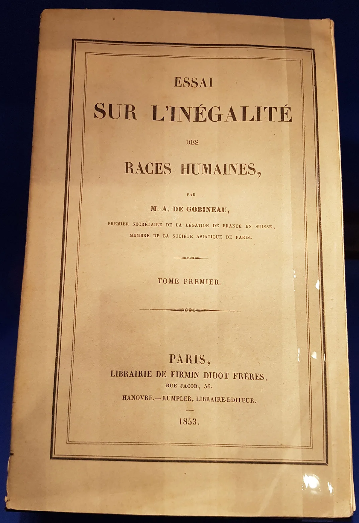 Das «Essai sur L'inégalité des Races Humaines», hier in der ersten Ausgabe von 1853, gilt als grundlegendes Werk der Rassentheorie, das später die nationalsozialistische Rassenlehre beeinflusste.