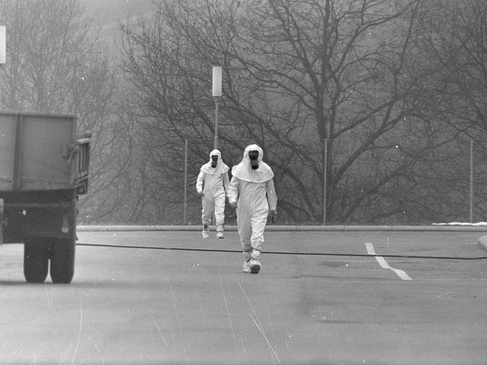 Bereits kurz nach dem Unfall konnten Fachleute in Schutzanzügen den Schaden für kurze Zeit begutachten.