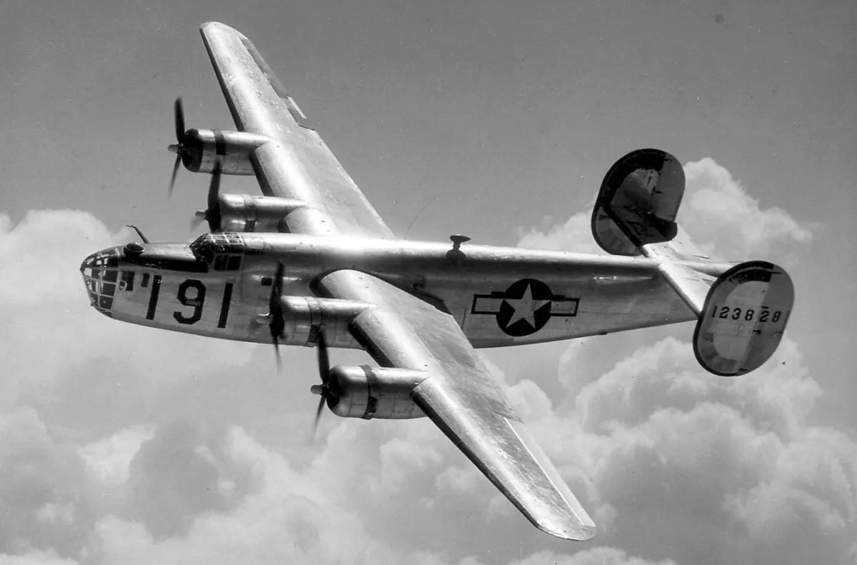 Eine B-24 Liberator im Einsatz. Mit solchen Flugzeugen wurde das «Dritte Reich» während des Zweiten Weltkriegs bombardiert. Einige Maschinen mussten dabei in der Schweiz notlanden.