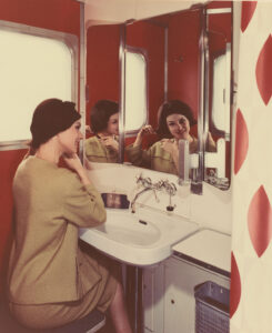 Spacious restrooms for well-groomed travel: the ladies’ bathroom on board the RAe TEE.