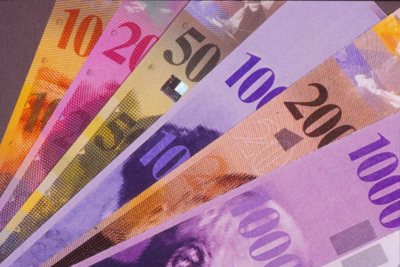 The banknotes in the eighth series were released in phases from October 1995, starting with the ‘Green Sophie’. This was the first banknote issued in Switzerland to feature a woman.