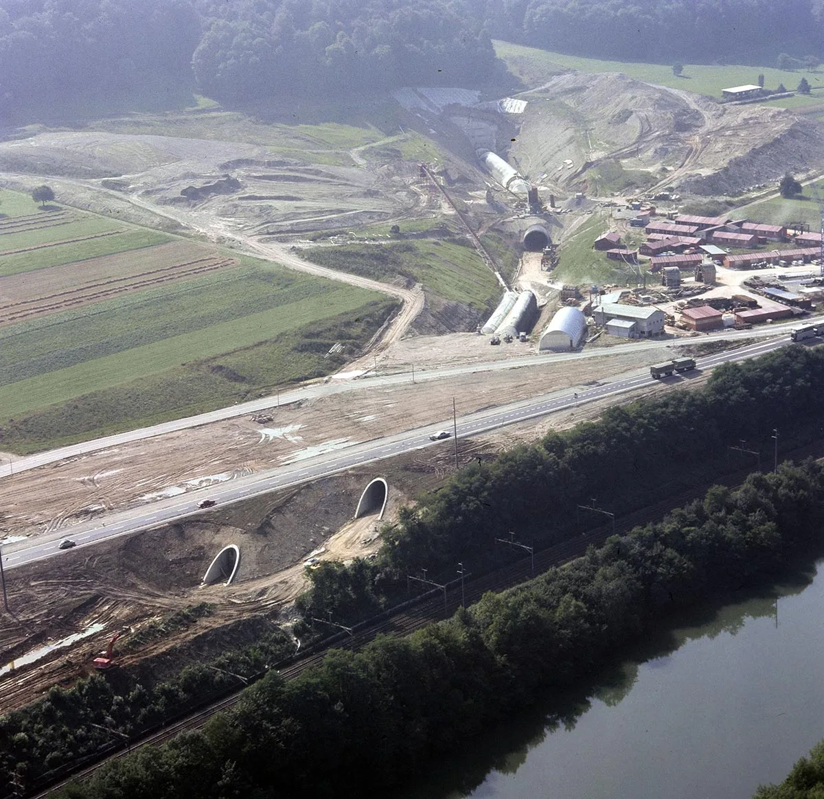 Beim Bau des Heitersbergtunnels konnten wertvolle Erfahrungen für die späteren Arbeiten an langen Tunnel durch die Alpen gesammelt werden.