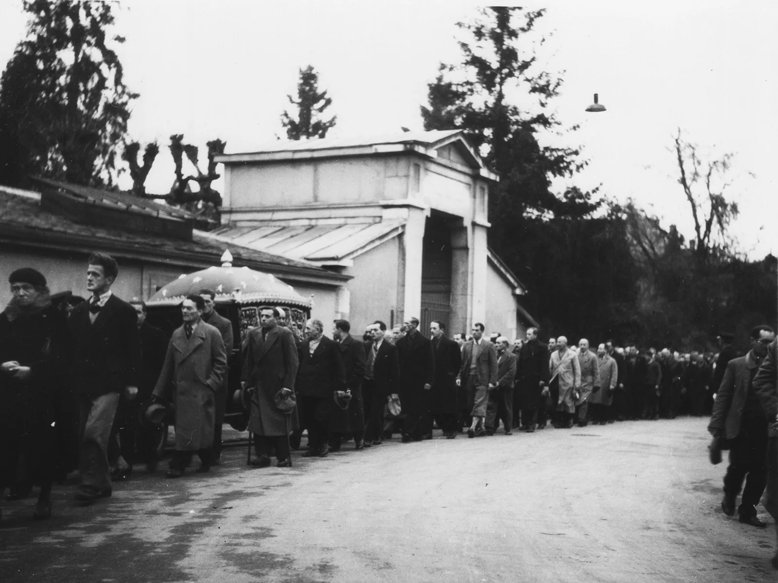 In Genf trauerten zahlreiche Menschen im Dezember 1936 um den toten spanischen Anarchisten Ramón Mateo.