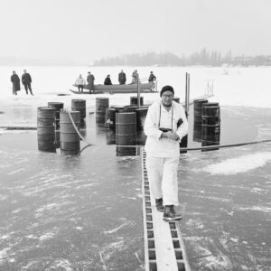 Belastungsprobe auf dem gefrorenen Zürichsee, 1963.
