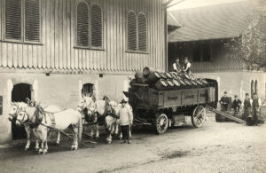 Beer from Winterthur is loaded up for transport to Zurich. Photo dating from 1887.