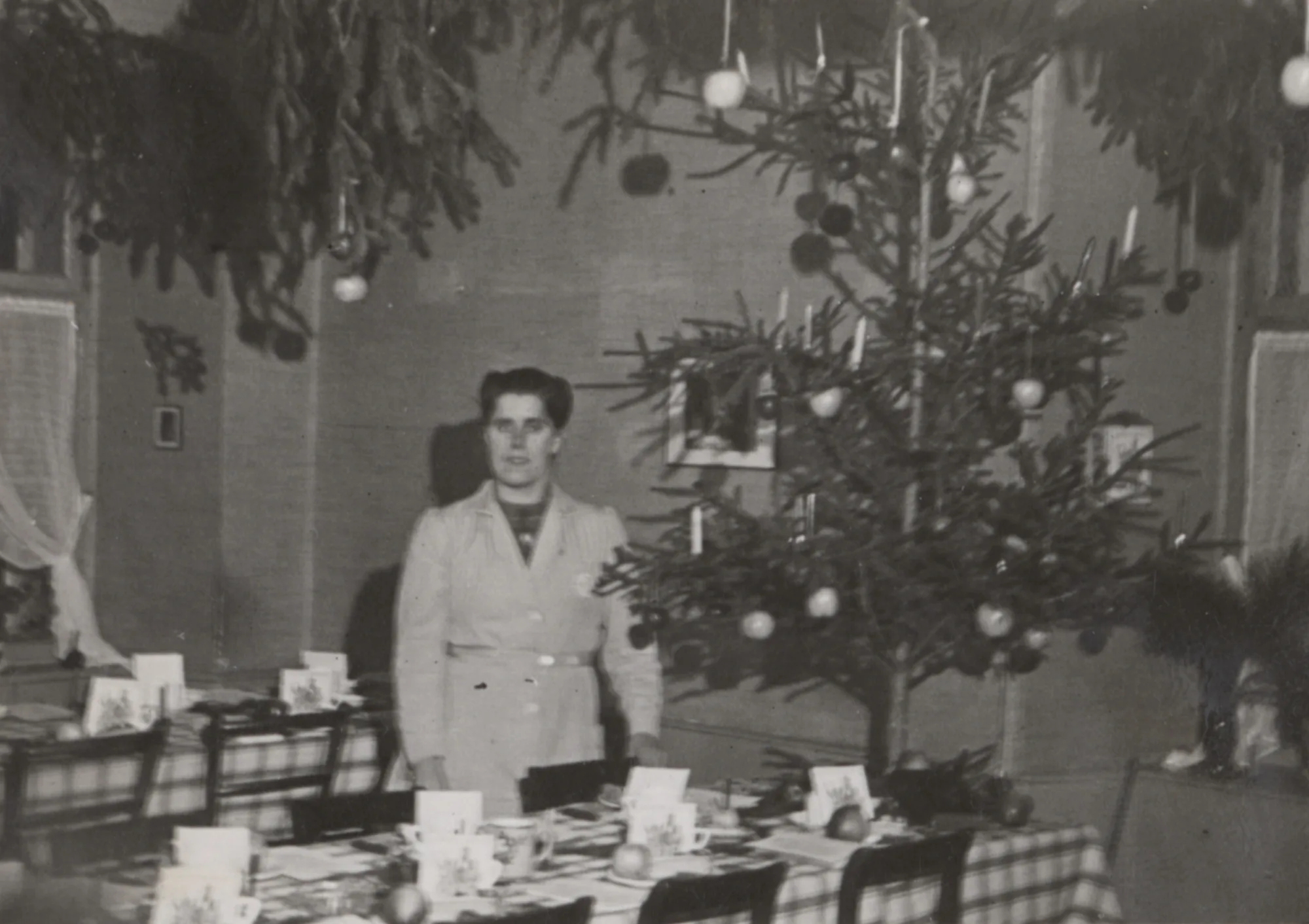Ein Einsatz Bosserts als Soldatenmutter an einer Weihnachtsfeier in der Soldatenstube Waldenburg, 1941.