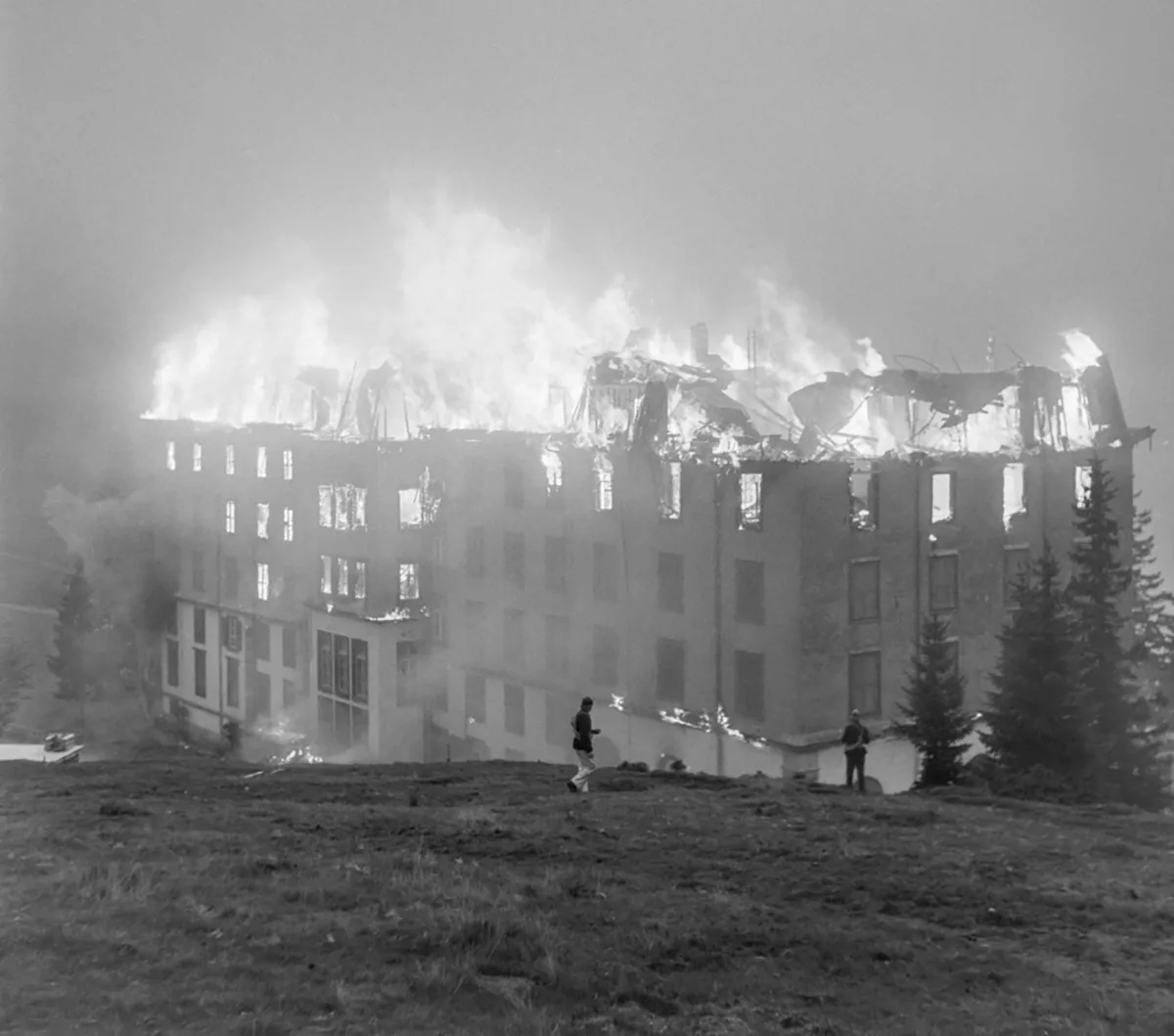 Nicht mehr zu retten: Der Grossbrand des Hotels Rigi-First im Juli 1948.