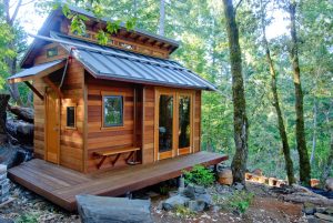 Une «tiny house» est généralement construite à partir de matériaux durables.