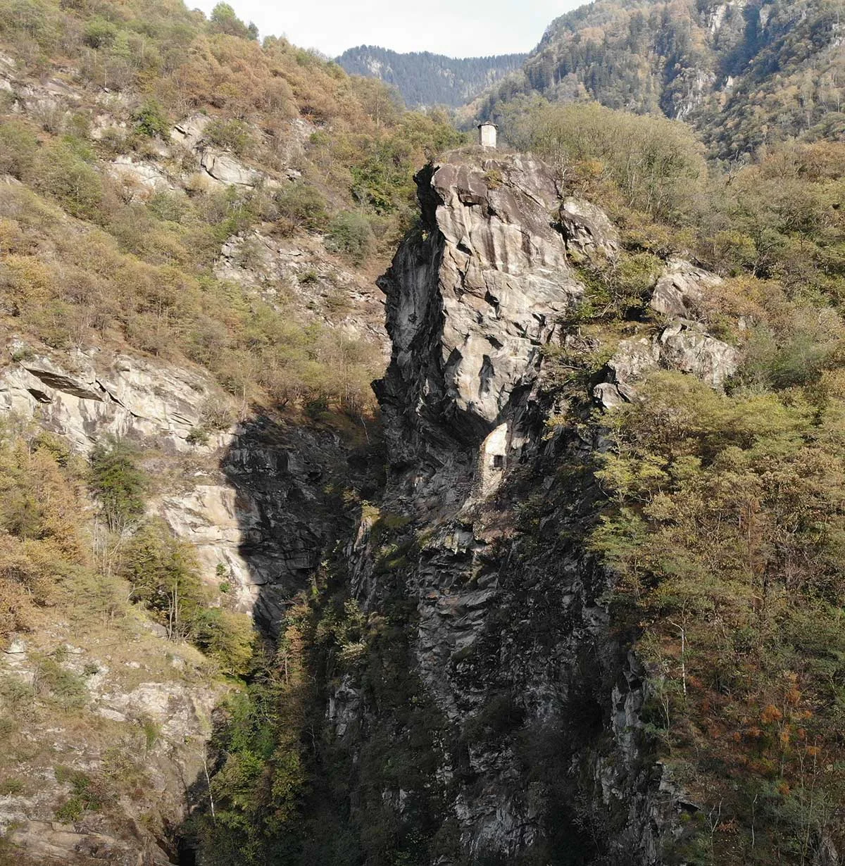 Die Casa von Malvaglia ist wohl die älteste der seltsamen Bauten.