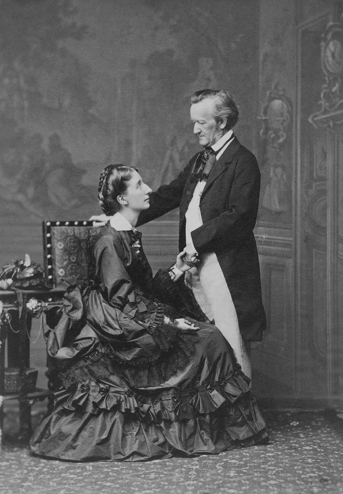 Cosima, hier mit Richard Wagner, war das dritte Kind von Franz Liszt und Marie d'Agoult. Die Fotografie entstand 1872.