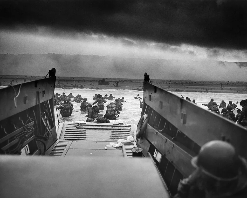 Operation Overlord: on 6 June 1944, the Allied troops carried out the D-Day landings on the Normandy coast and opened a second front in the west against the Third Reich.