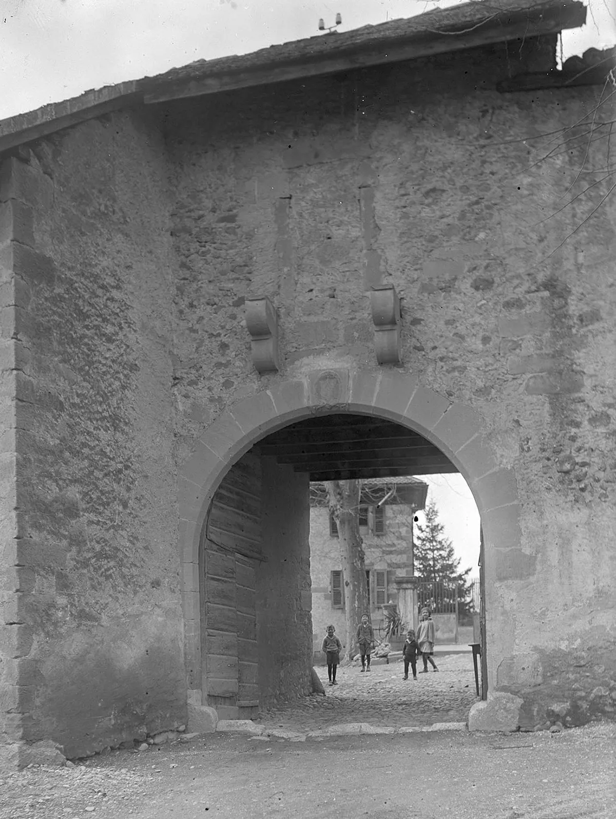 Das ehemalige Schloss de La Grave in Avusy, in einer Aufnahme um 1930.