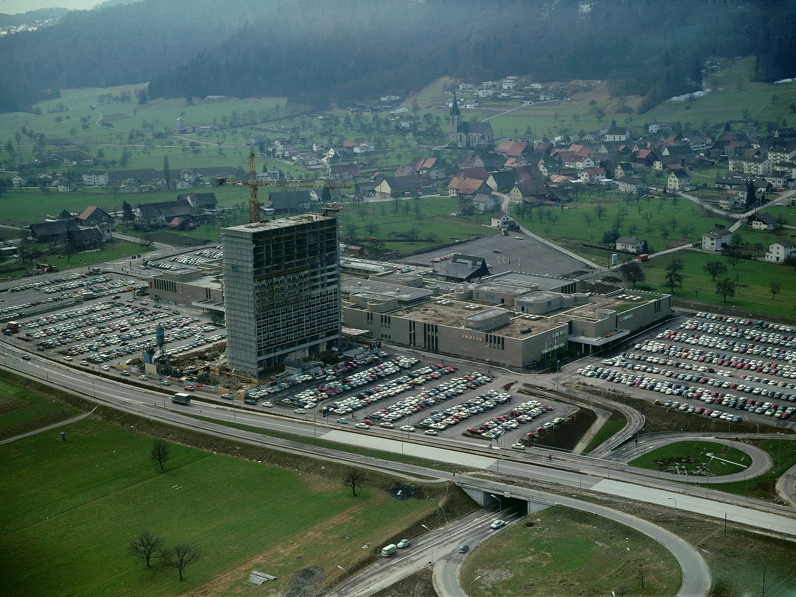 Das Einkaufszentrum Spreitenbach im April 1970.