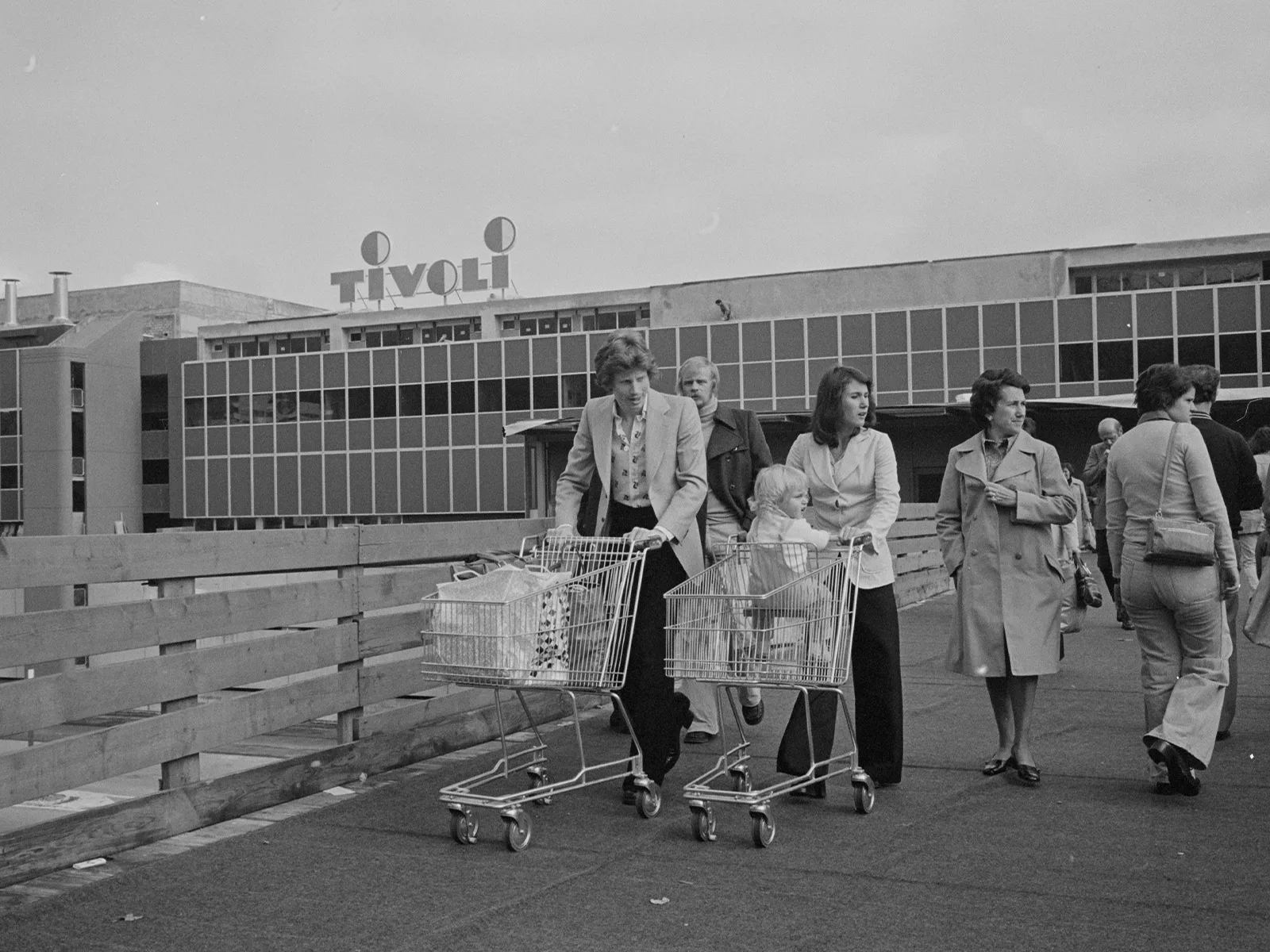 Das Einkaufszentrum Spreitenbach im Oktober 1974.