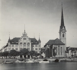 L’hôtel de ville de Zurich conçu par Gustav Gull sur le site de l’ancien couvent de Fraumünster. Photo prise vers 1915.