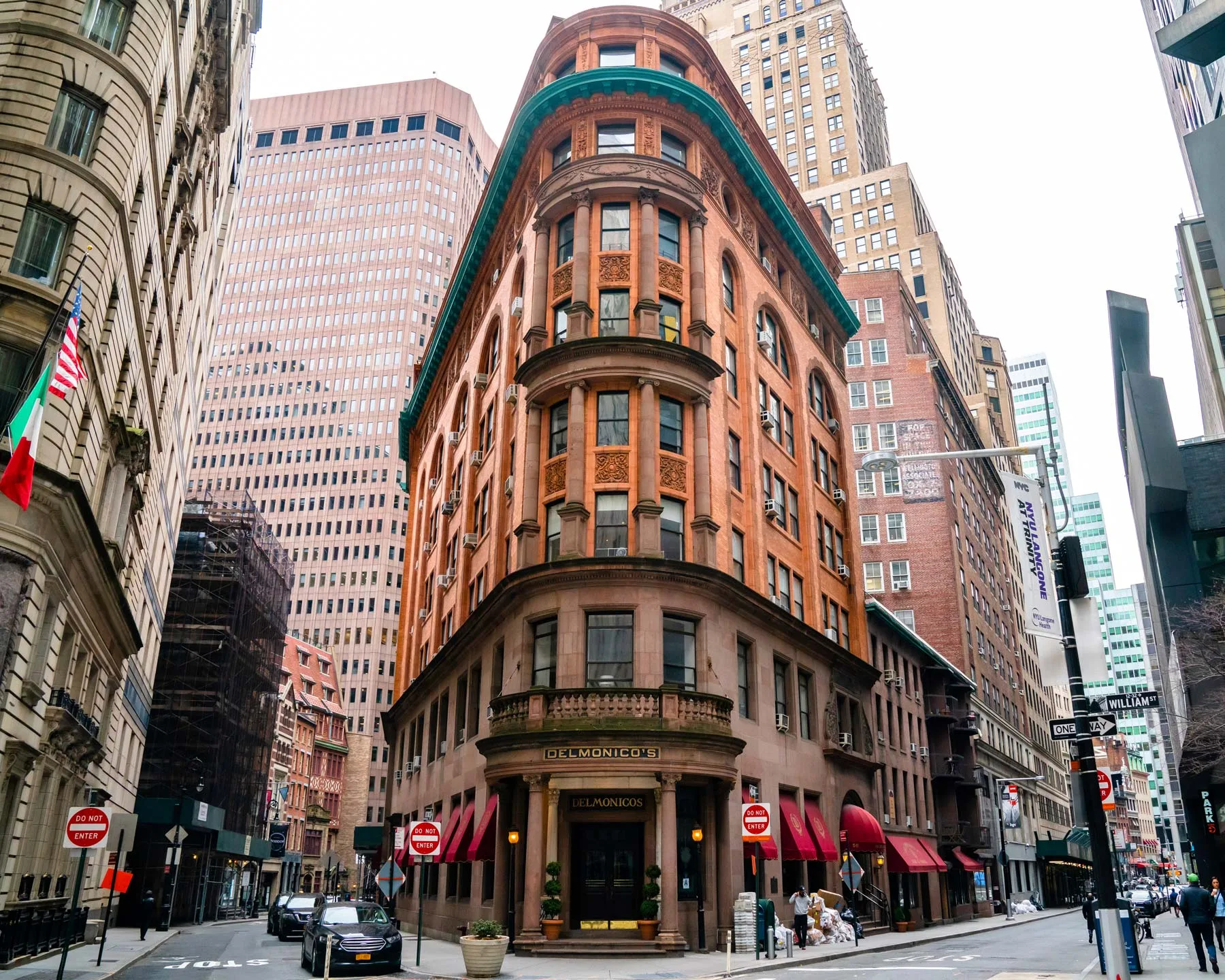 Le dernier bâtiment existant à avoir abrité un restaurant Delmonico’s, l’ancien «Citadel», demeure un monument emblématique de New York.