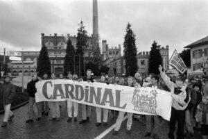 Demonstration gegen die Schliessung der Cardinal Brauerei in Rheinfelden, 1996.
